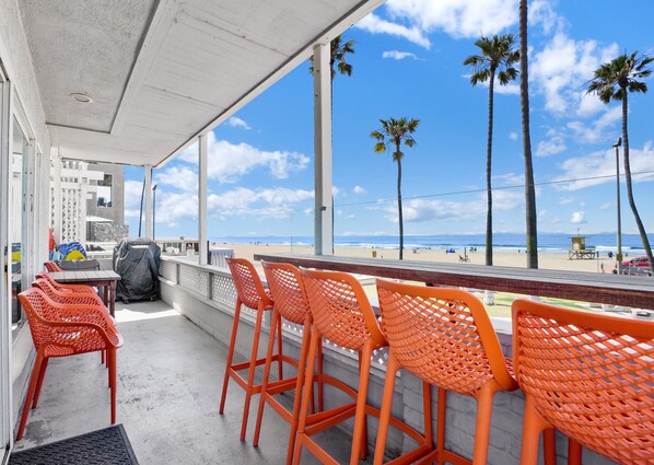 Property grounds - Upper Unit in the Heart of Newport (Newport Beach)