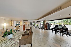 Lobby - Homey Aqua Palms Studio | Private Lanai | Pool (Honolulu)
