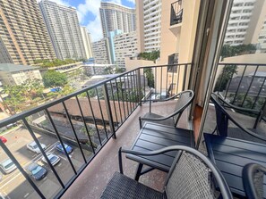 Property grounds - Homey Aqua Palms Studio | Private Lanai | Pool (Honolulu)