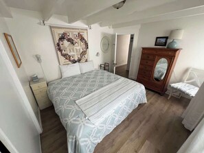 4 soverom, strykejern/-brett, wi-fi (inkludert) og sengetøy