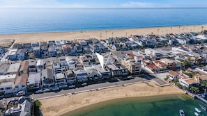 Beach nearby - 925 W Bay Ave | Coastal Charm with Spectacular Bay Views (Newport Beach)