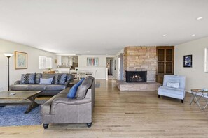 Interior - 925 W Bay Ave | Coastal Charm with Spectacular Bay Views (Newport Beach)