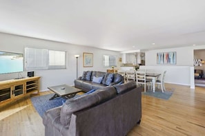 Smart TV, fireplace, offices - 925 W Bay Ave | Coastal Charm with Spectacular Bay Views (Newport Beach)