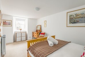 3 slaapkamers, een strijkplank/strijkijzer, gratis wifi, beddengoed