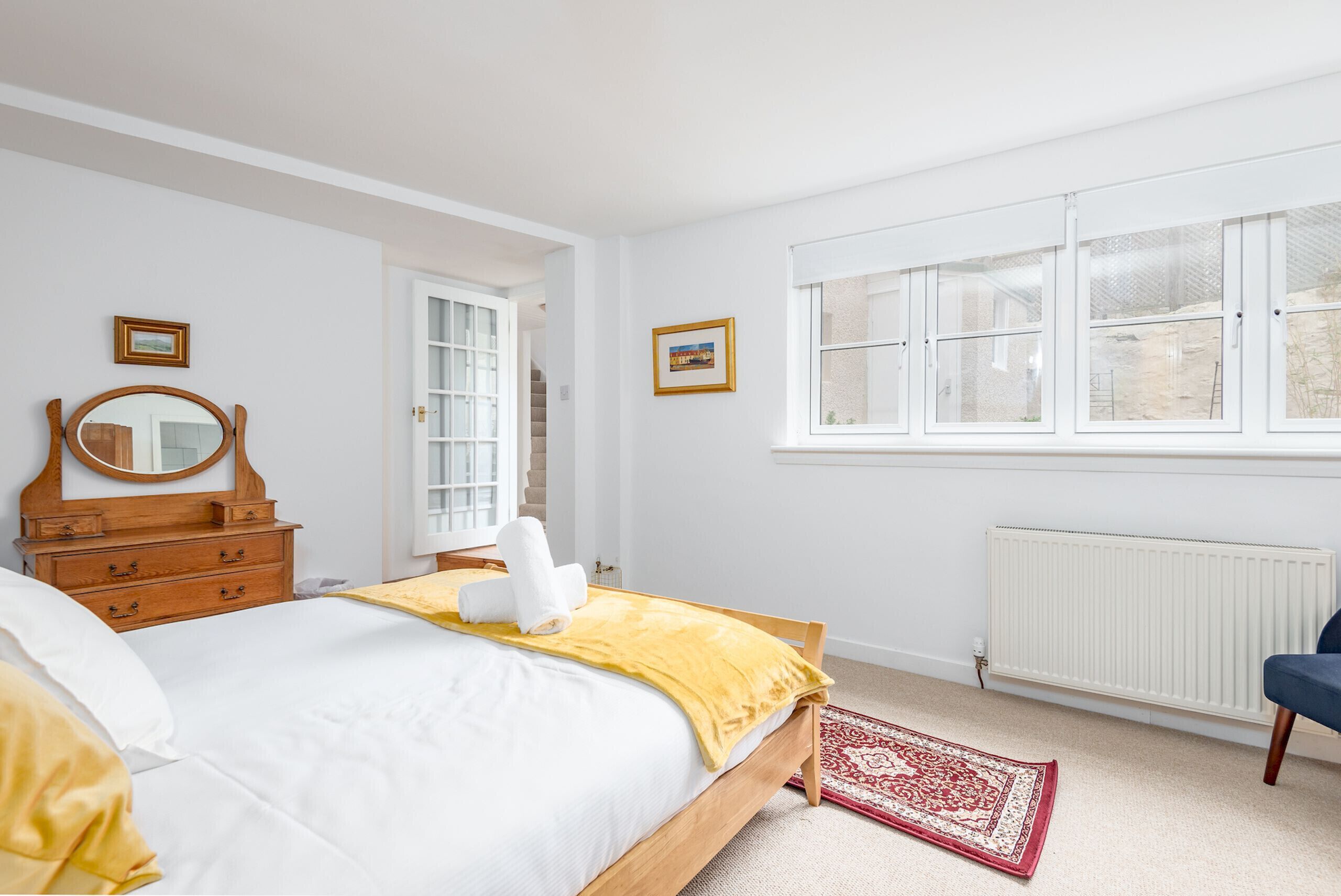 3 habitaciones, tabla de planchar con plancha y wifi gratis 
