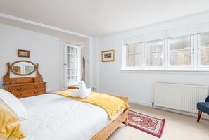 3 chambres, fer et planche à repasser, Wi-Fi gratuit, draps fournis