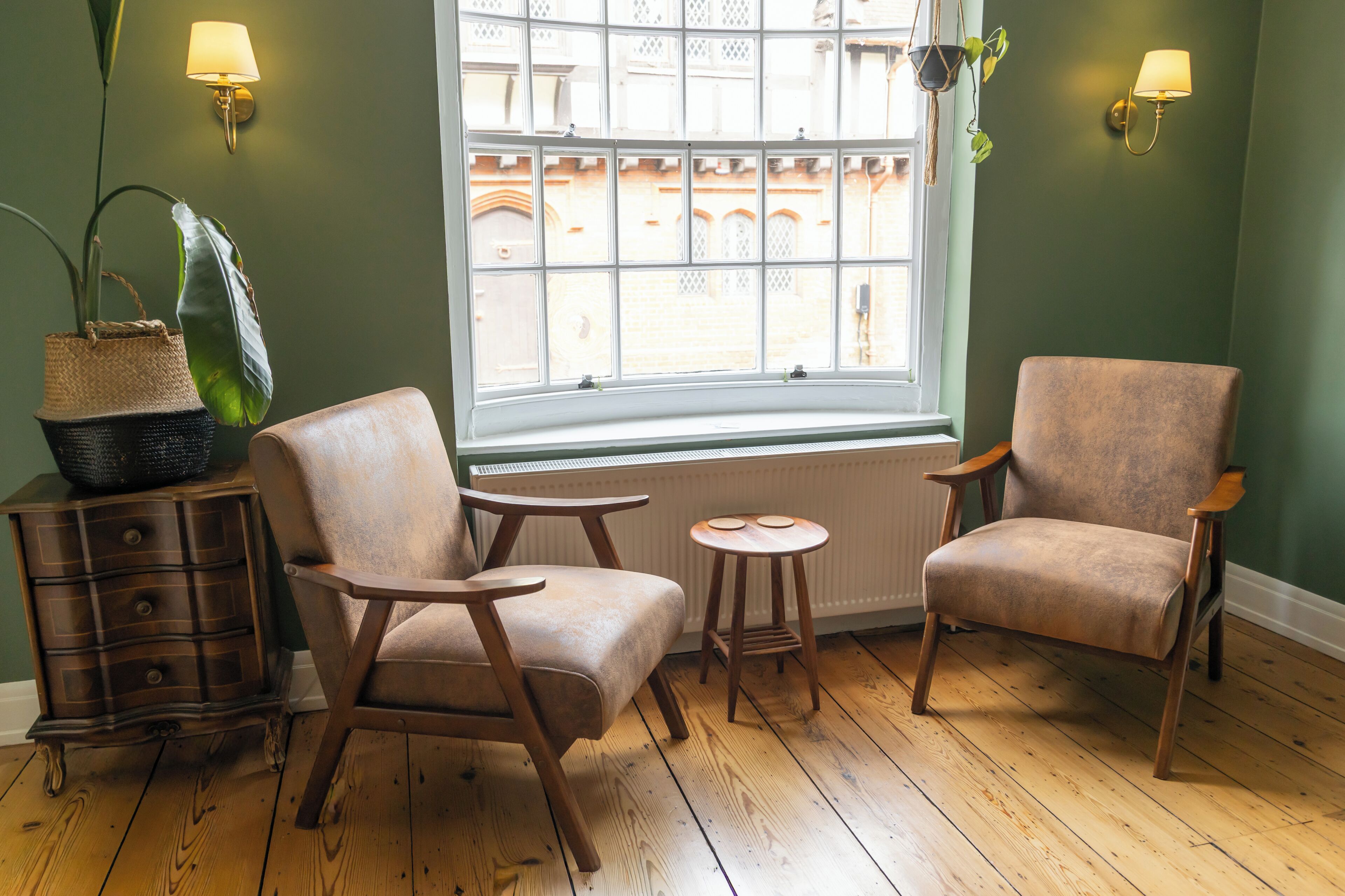 24-inch Smart TV with satellite channels, Netflix, streaming services