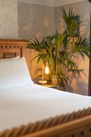 Deluxe Double Room (The Earl) | Premium bedding, pillowtop beds, individually decorated