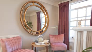 Deluxe Suite (The Queen) | 1 bedroom, premium bedding, pillowtop beds, individually decorated