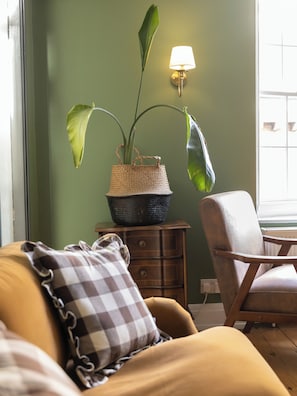 Smart TV 24 polegadas com canais via satélite, Netflix