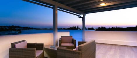 Zimmer, 1 Schlafzimmer, Raucher, Terrasse | Wohnzimmer | Bücher