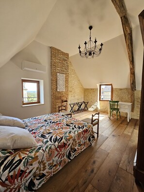 3 Schlafzimmer, Schreibtisch, Bügeleisen/Bügelbrett, Reisekinderbett