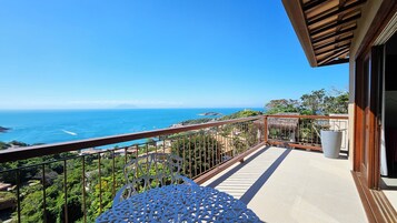 Deluxe Suite, Sea View | Minibar, blackout drapes, iron/ironing board, free WiFi