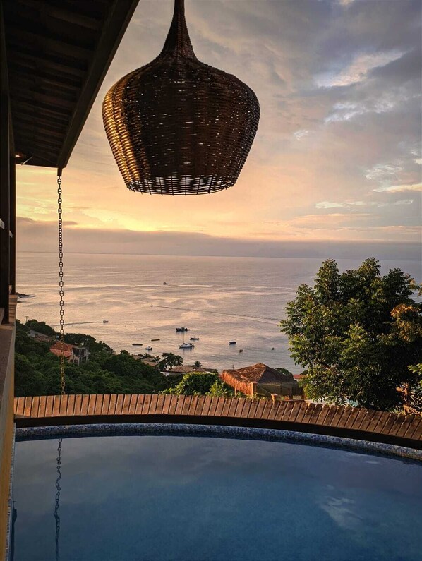 Außenpool, geöffnet von 10:00 Uhr bis 20:00 Uhr, Liegestühle