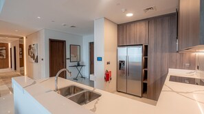 Interior - Stunning 3-Bedroom Suite with Sea View at Avani + Palm Dubai Hotel & Suites (Dubai)