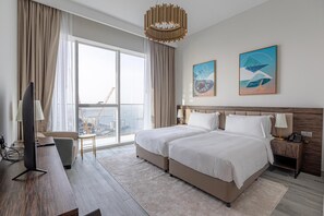 4 bedrooms, desk, iron/ironing board, free WiFi - Stunning 3-Bedroom Suite with Sea View at Avani + Palm Dubai Hotel & Suites (Dubai)