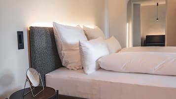 1 bedroom, premium bedding, minibar, in-room safe