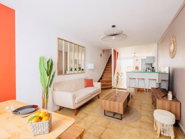 Una Smart TV, libros