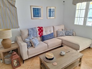 Smart TV - 50 meters to the Sea Apartment, pool,  a base for tourism or just a quiet rest. (Cuevas del Almanzora)