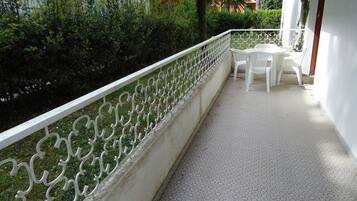 Apartment, 1 Bedroom, Balcony, Garden View | Balcony