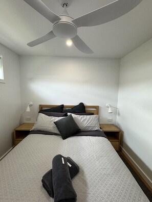 3 عدّة غرف نوم ومكتب ومكواة/لوح كي وسرير سفر