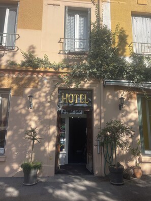 Front of property - Hôtel de Provence (Digne-les-Bains)
