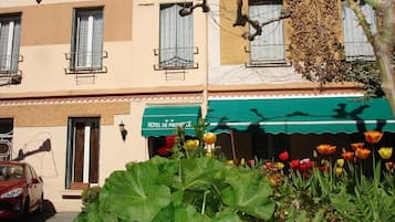 Fachada de la propiedad
