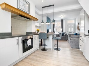 Refrigerador, microondas, horno y lavavajillas 