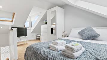 2 bedrooms, iron/ironing board, free WiFi, bed sheets