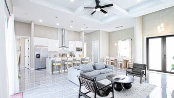Smart TV, fireplace