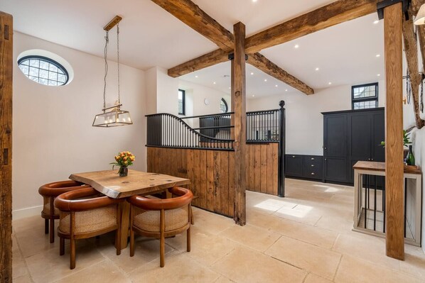 Interior - Merlin's Stables - Country Retreat - Pass the Keys (Brill)