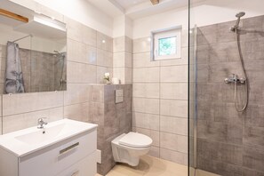 Shower, towels