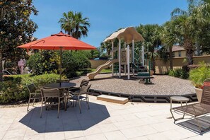 Outdoor dining - 3132 CA - Charming Townhome Retreat (Four Corners)