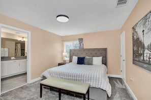 5 bedrooms, iron/ironing board, internet, bed sheets