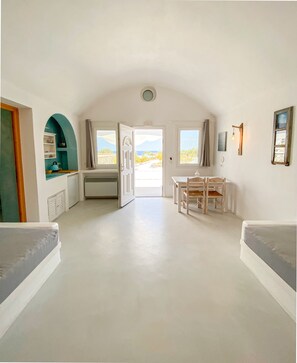 Interior - Santorini Superior Cave House (2) (Exo Gialos Thiras)