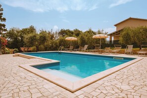 Pool - Levante - Relax and Nature among the hills of the Marche, Levante - Relax e Natura tra le colline de (Monsampietro Morico)