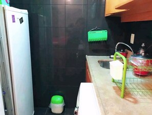 Fridge, microwave, oven, stovetop - Rent Copacabana: Cozy studio, one block from the beach, no children (Copacabana Rio de Janeiro)