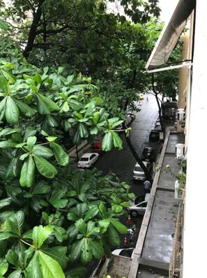 Property grounds - Rent Copacabana: Cozy studio, one block from the beach, no children (Copacabana Rio de Janeiro)