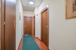 Coffres-forts dans les chambres, rideaux occultants