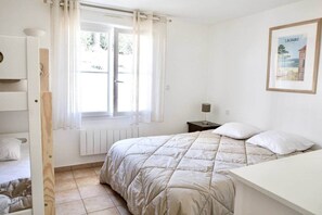 4 slaapkamers, een strijkplank/strijkijzer, gratis wifi