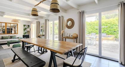 Family house with spa,trampo,2 steps from the lake