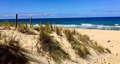 Family house with spa,trampo,2 steps from the lake