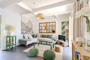 Fernseher, Kamin, DVD-Player, Tischtennisplatte