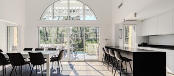 Renovated villa, HEATED SWIMMING POOL, in the pines 4 minutes from the ocean