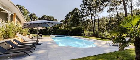 Een verwarmd zwembad