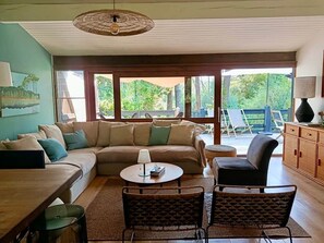 TV, fireplace, table tennis - Wooden house, view and access to the lake,Marina (Lacanau)