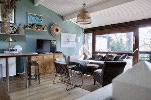 TV, fireplace, ping pong - Wooden house, view and access to the lake,Marina (Lacanau)