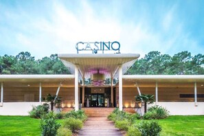 Exterior - Wooden Villa,heated pool,2 steps from the lake (Lacanau)