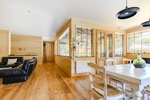 Dining - Wooden Villa,heated pool,2 steps from the lake (Lacanau)