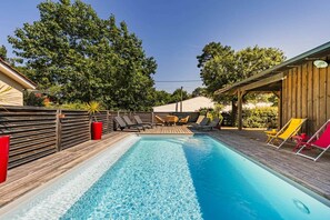 A heated pool - Wooden Villa,heated pool,2 steps from the lake (Lacanau)